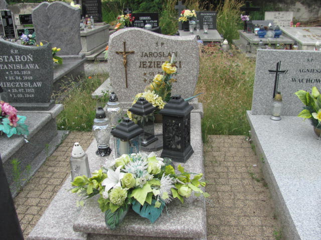 Grób Jarosław Jezierski